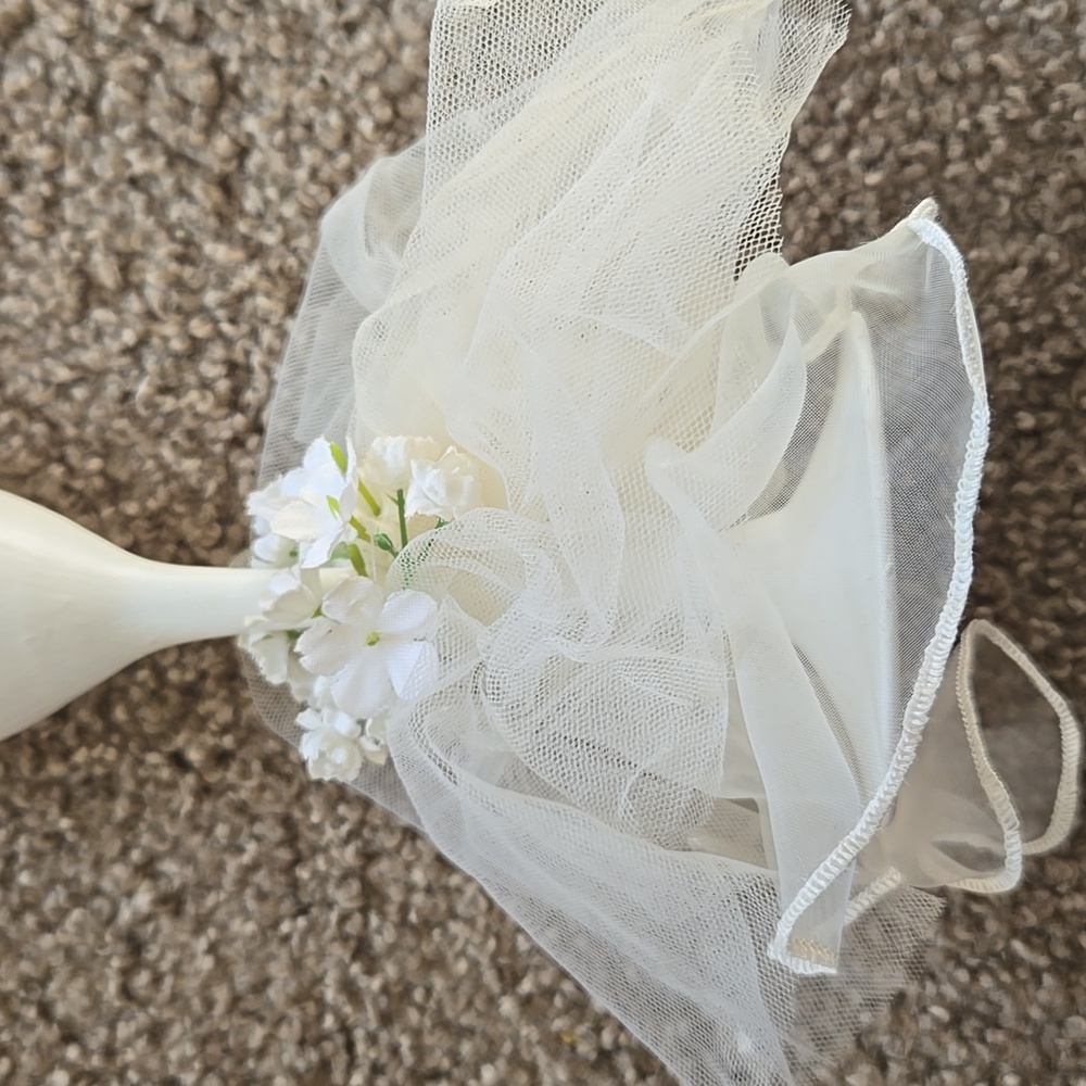 New Bride & Groom Champagne Glasses - Lowest Price - Picture 4 of 7